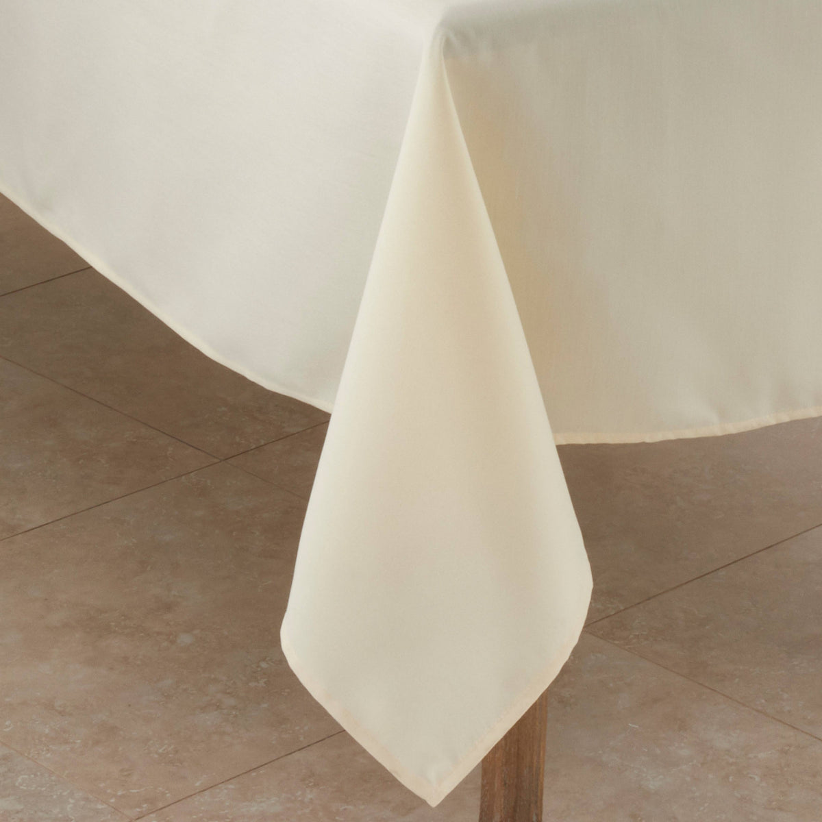 Everyday Tablecloth E308