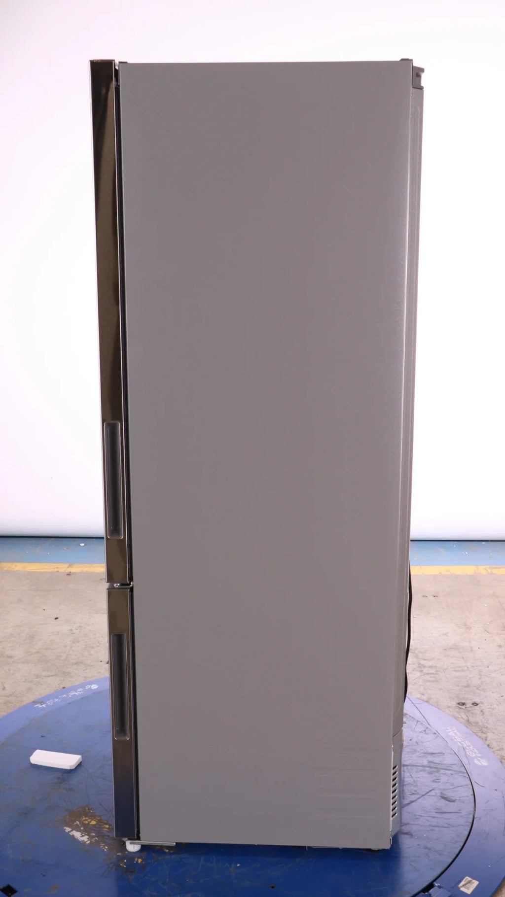 28 In. 15 Cu. Ft. Stainless Steel Bottom Freezer Refrigerator G189143